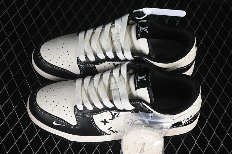All categories Nk SB Dunk Series Nk SB Dunk Low High-end customized low-top sneakers Nike SB Dunk Low LV co-branded off-white and black print High-end customized low-top casual sneakers XD1588-236